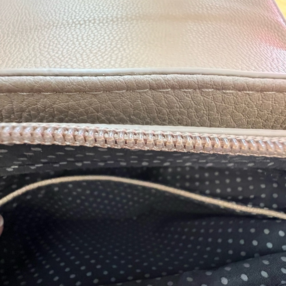 Nico & Olive Crossbody Bag - Picture 8 of 9